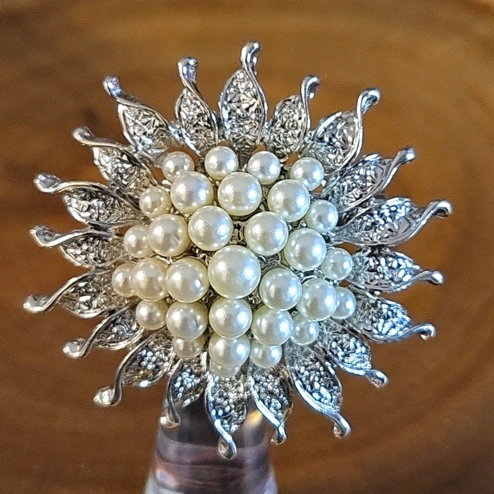 Pearl/Silver Tone Brooch - NWOT